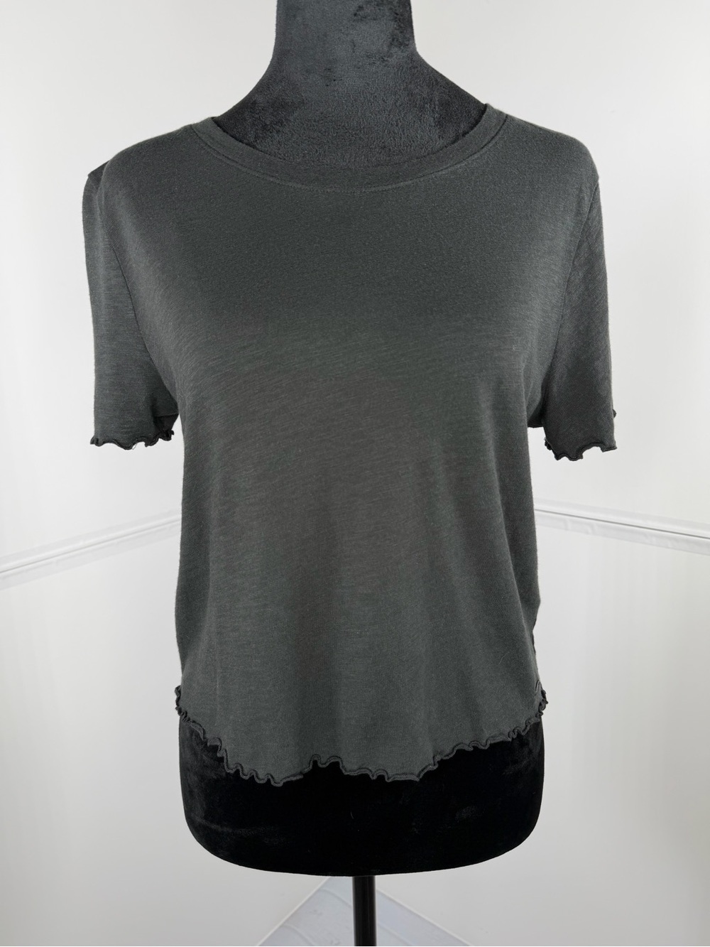 Hollister Must Have Collection Black Lettuce Hem Short Sleeve Tee Size Large